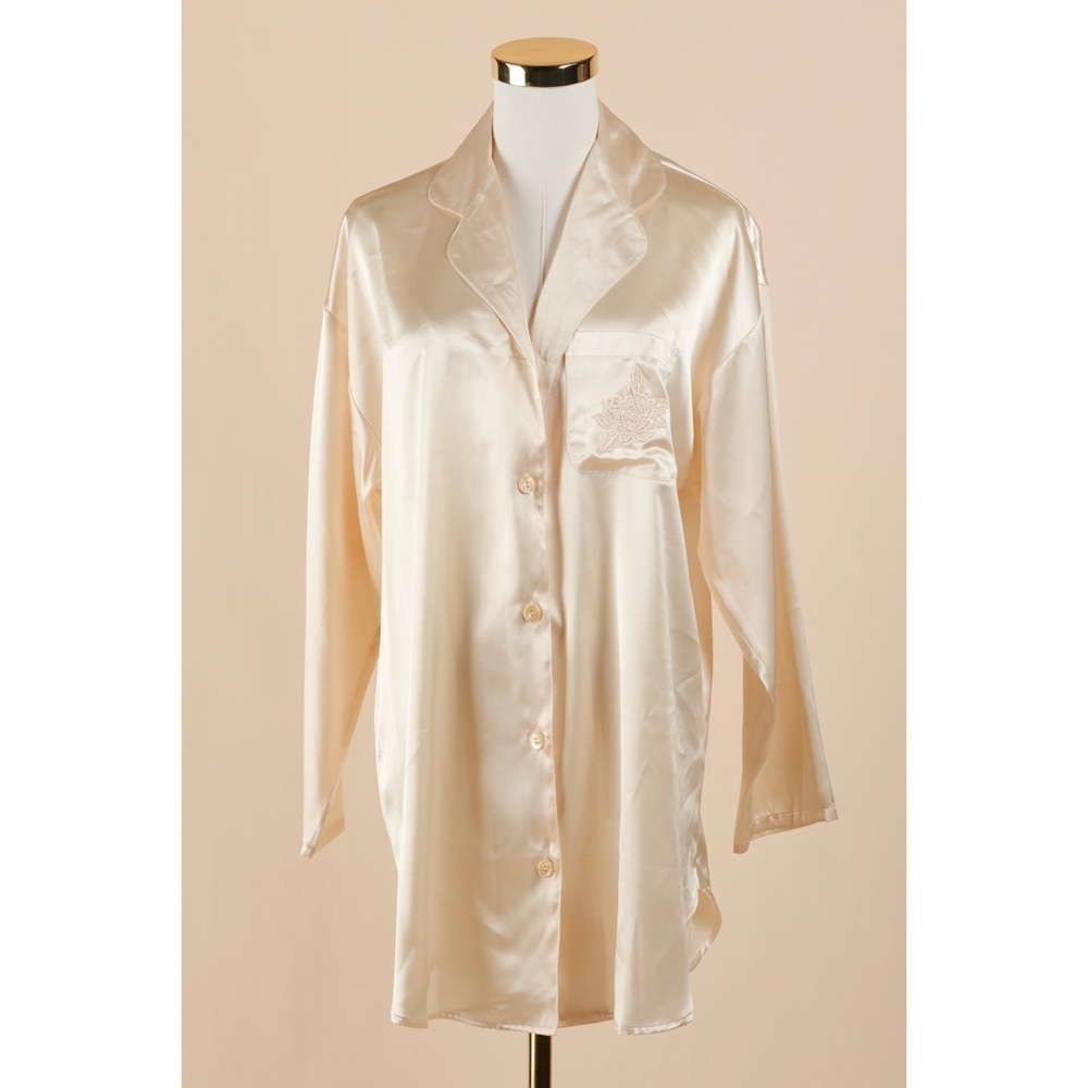 Sz XS Vtg Victoria’s Secret Cream Satin Button Down GUC